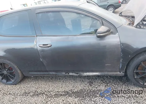 2010 Volkswagen Gti 2-Door z USA, uszkodzony, nr VIN WVWED7AJ4AW252004